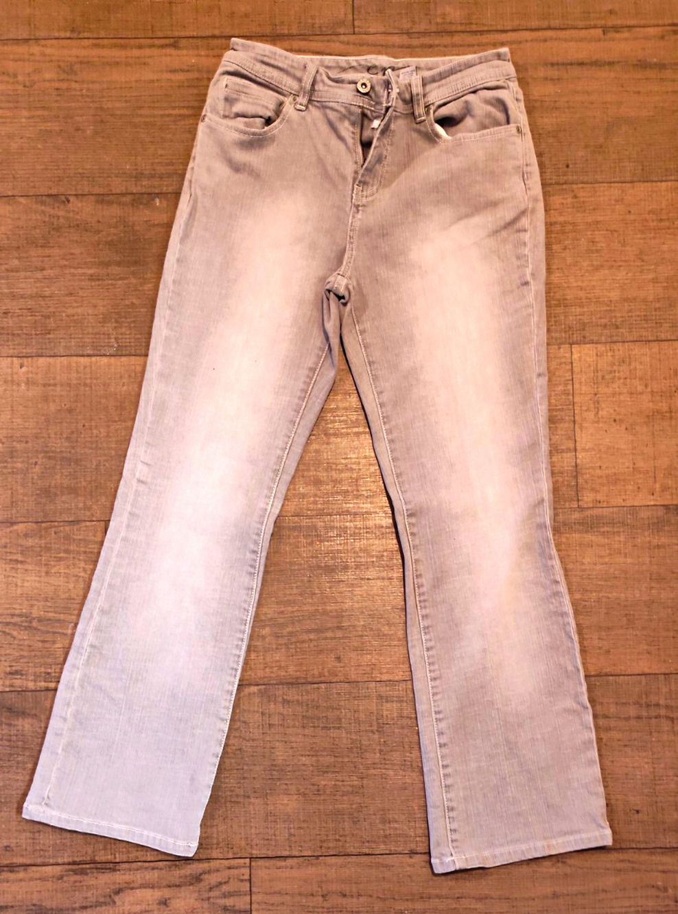 Chico's Platinum Gray Light Wash Mid Rise Stretch Straight Leg Jeans Size 00